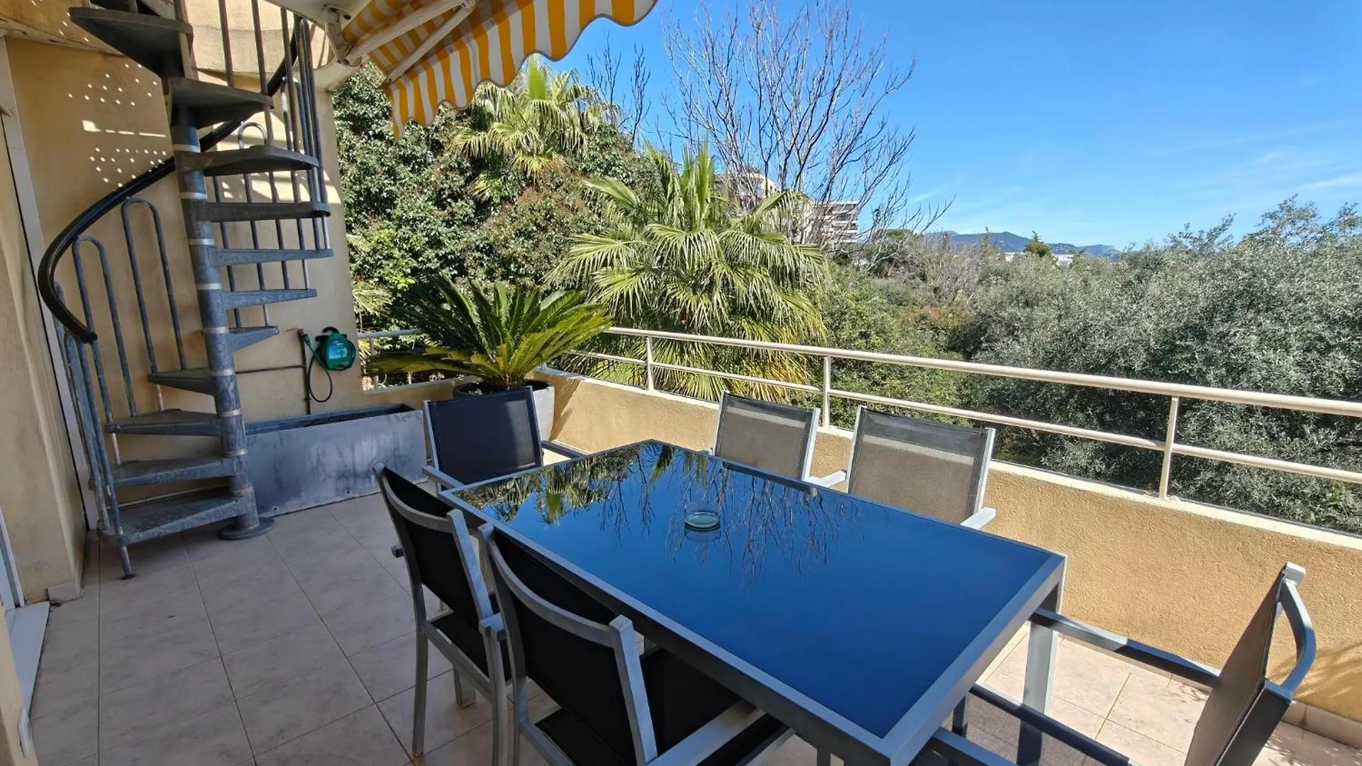Apartment Appartement Toit Terrasse Nice-Ouest Avec Parking, Clim Et Piscine