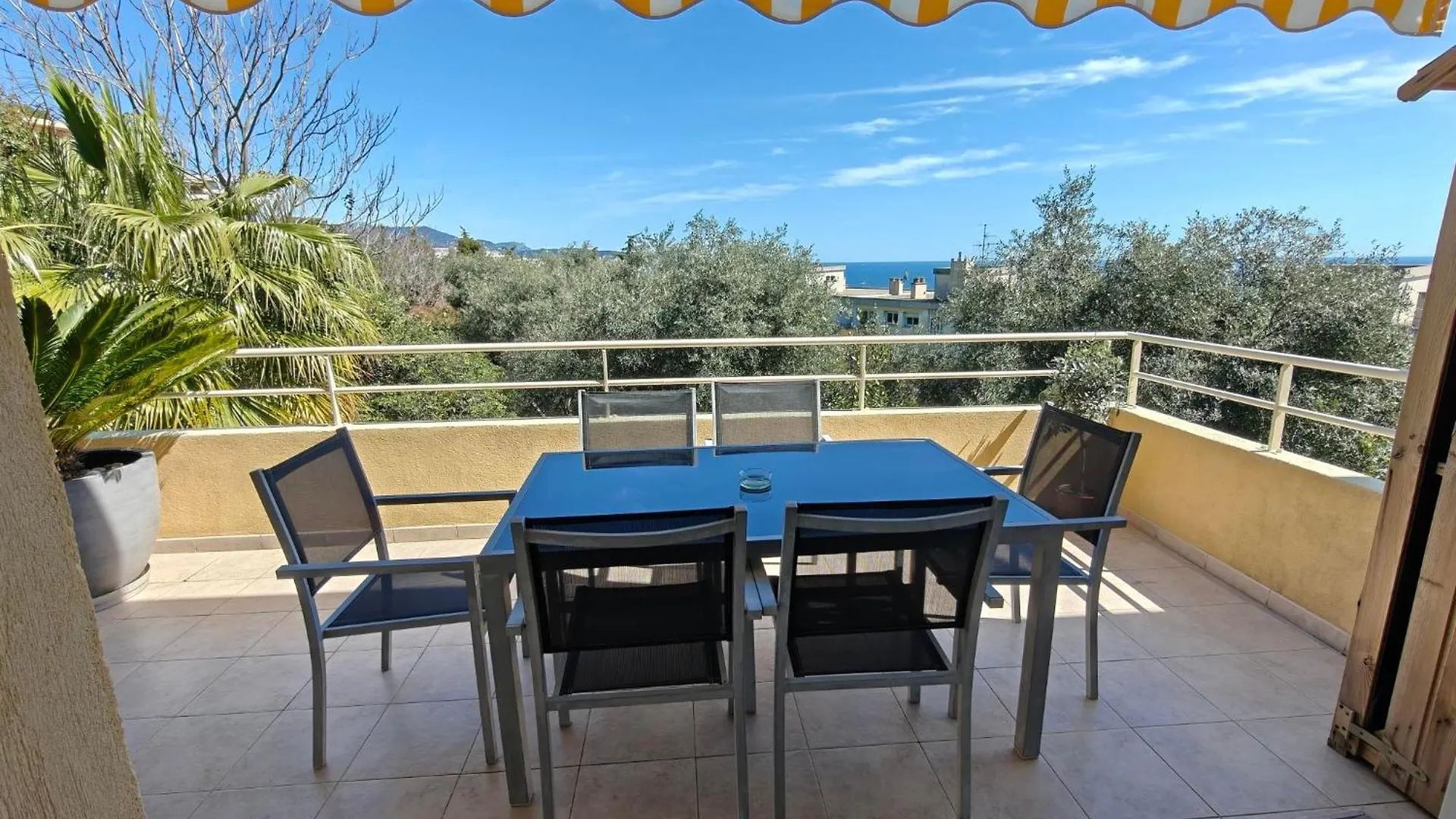 Appartement Toit Terrasse Nice-Ouest Avec Parking, Clim Et Piscine Apartment
